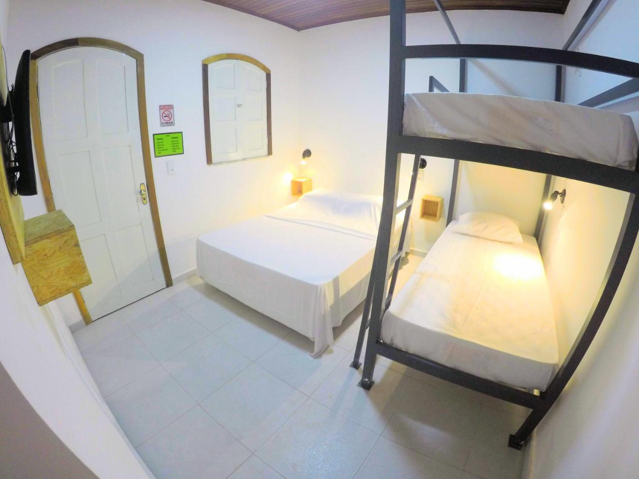 Hostel Da Milla Presidente Figueiredo Eksteriør billede